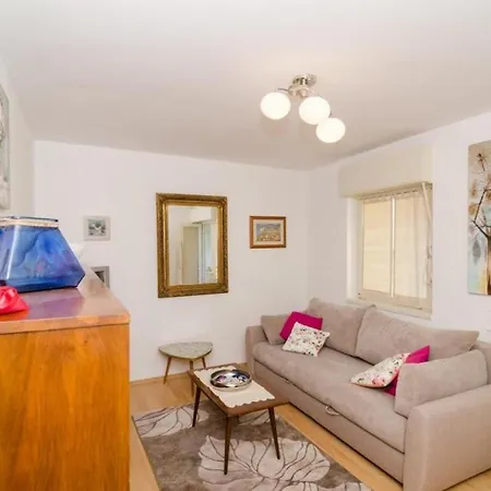 Fiorella- One Bedroom With Terrace And City View 아파트