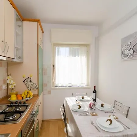 Apartman Fiorella- One Bedroom With Terrace And City View *