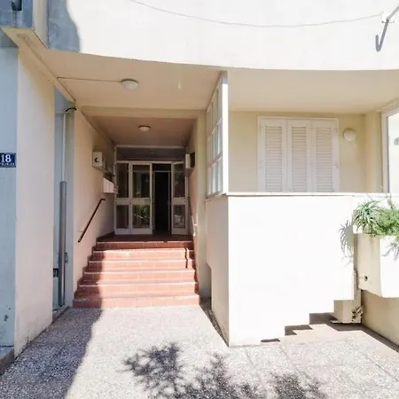 Fiorella- One Bedroom With Terrace And City View Apartman