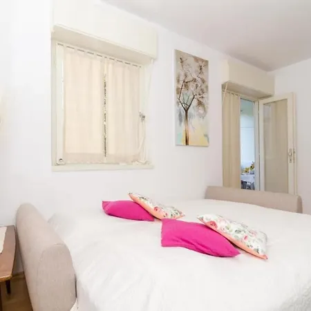 דירה Fiorella- One Bedroom With Terrace And City View *