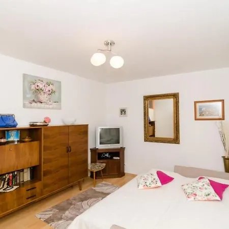 Fiorella- One Bedroom With Terrace And City View Apartamento