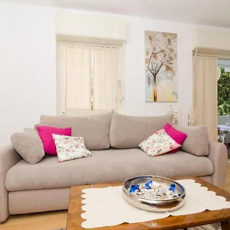 Fiorella- One Bedroom With Terrace And City View